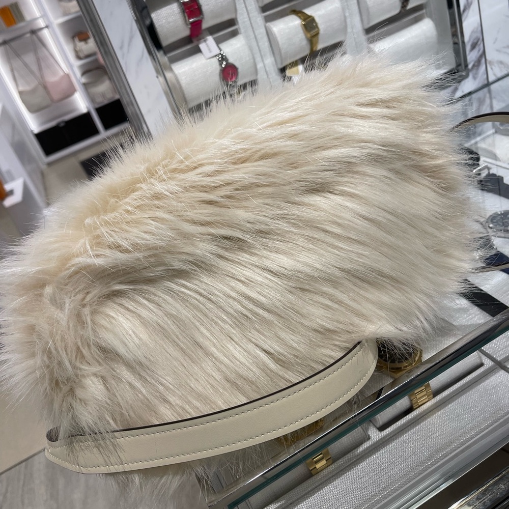 MICHAEL KORS Quinn Medium Flap Faux Fur Backpack
Natural
NWT
Live Style - Picture 14 of 16